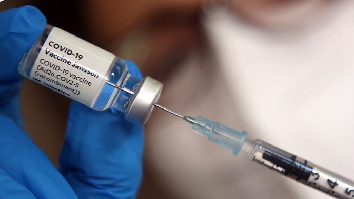У Німеччині медсестра тисячам людей вколола фізрозчин замість Covid-вакцини