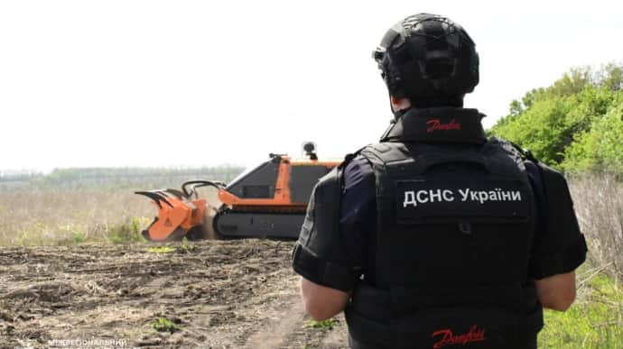 Sappers test mechanised demining vehicle in Kharkiv Oblast – photos