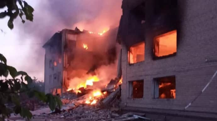 Russians drop explosives on educational institution in Kherson Oblast, fire breaks out – photo