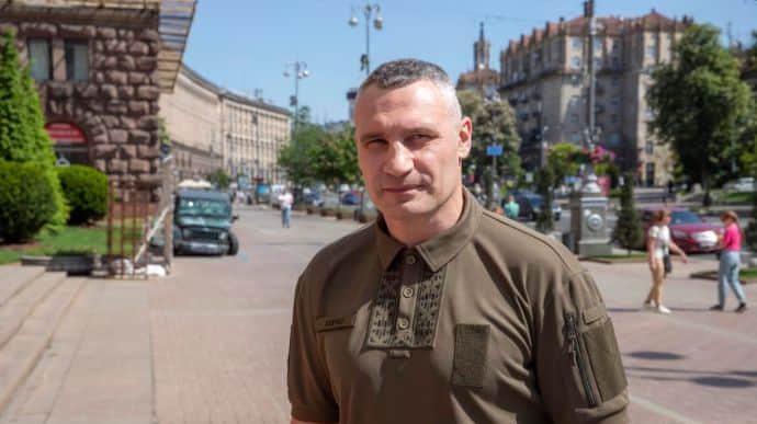 После протестов Кличко анонсировал сессию Киевсовета, где выделят деньги на ВСУ