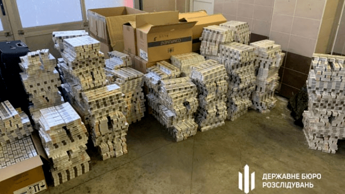 У відкликаних посадовців МЗС знайшли 16 кілограмів золота і 140 тисяч доларів