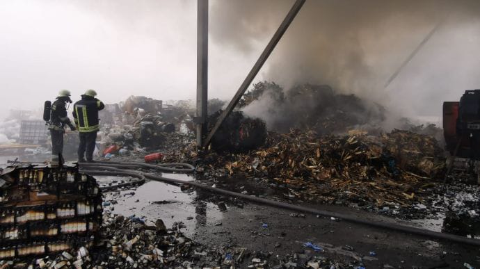 Под Киевом - пожар на химпредприятии, есть пострадавшие