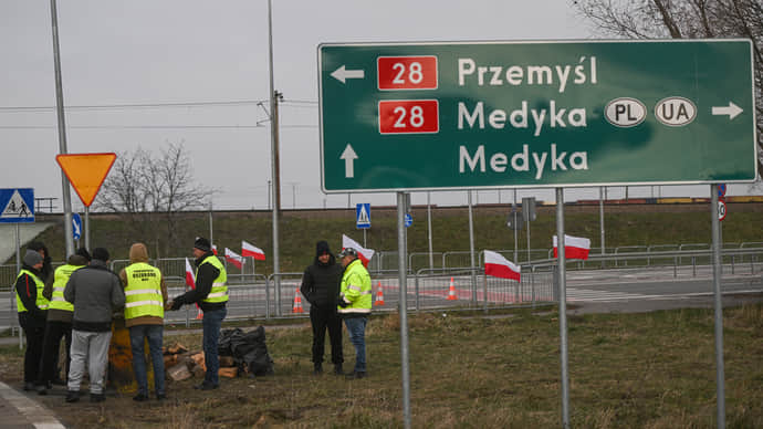 Polish farmers to suspend protest at checkpoint with Ukraine