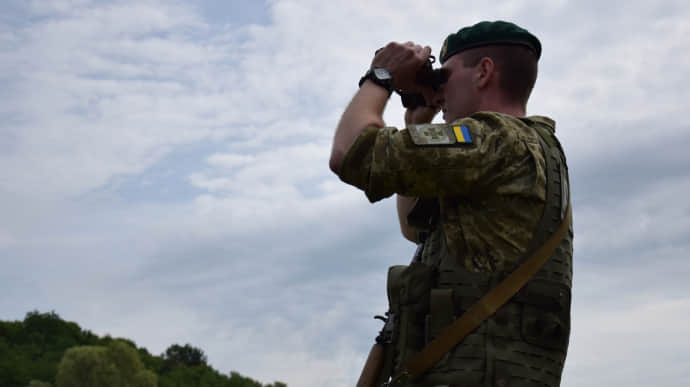 Авиация, усиление патрулей: что происходит на границе с Беларусью