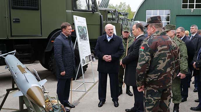 Лукашенко: Нам нужны свои ракеты, не надо перед россиянами на колени становиться