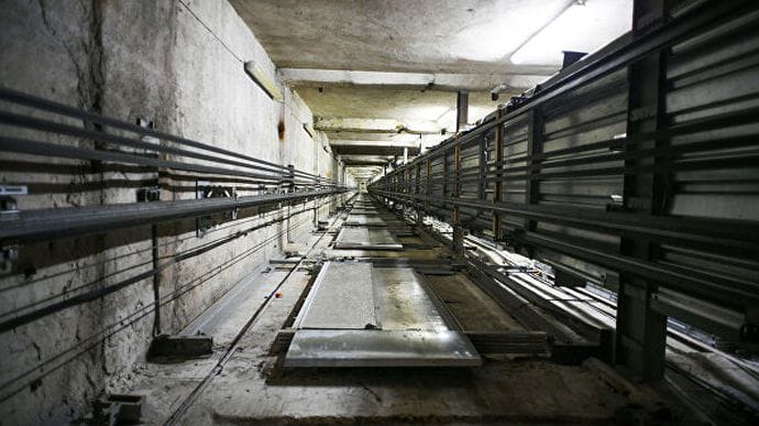 В киевском гипермаркете в шахте лифта погиб грузчик