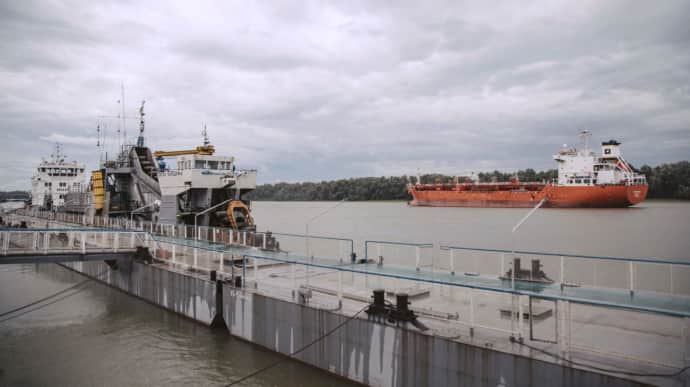 Украина планирует новый экспортный маршрут по Дунаю, чтобы преодолеть польскую блокаду