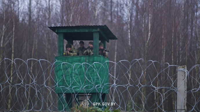 Белорусы показали, как Украина от них отгородилась забором 