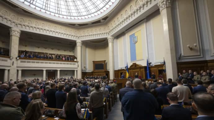 Two newly minted MPs take oath in Ukrainian parliament