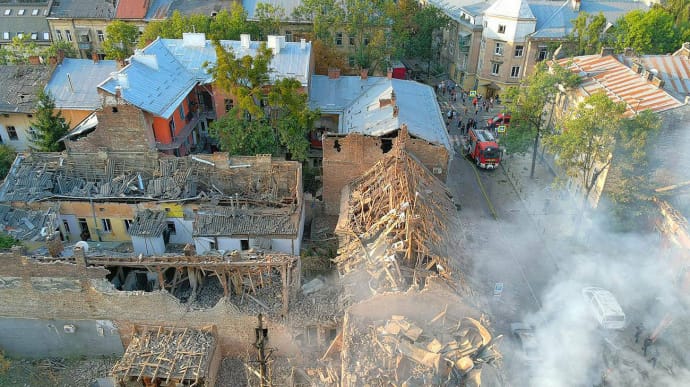 Zelenskyy posts photos of aftermath of Russian strikes on Lviv and stresses importance of providing Ukraine with long-range weapons – photos