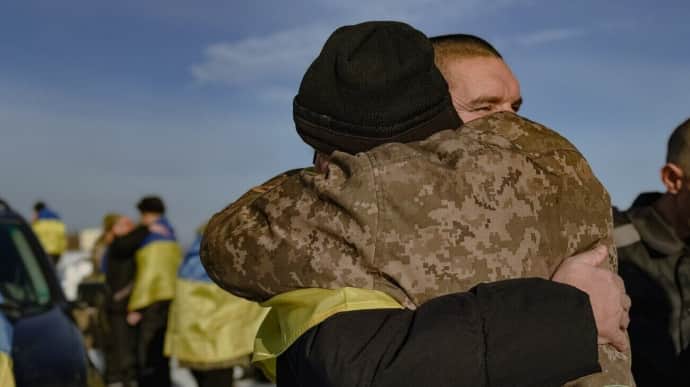 Из плена вернули защитника Азовстали, чьи родные погибли из-за удара РФ по Днепру