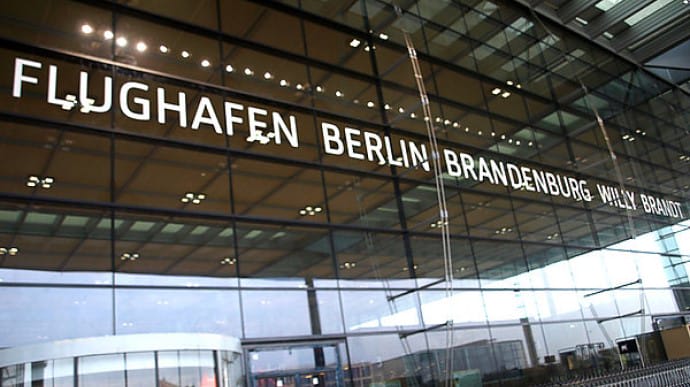 Новый аэропорт Берлина открыли с опозданием на 9 лет