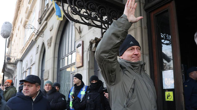 Апеляція щодо відсторонення Атрошенка: на суд приїхали Кличко і 30 мерів  