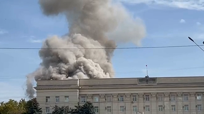 Explosions heard in occupied Kherson: Russian media report attack on administration building