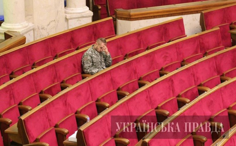 Порошенко поддержал петицию о лишении депутатов мандата за прогулы