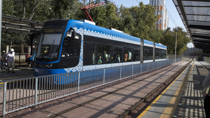 Скоростной трамвай на Борщаговку закроют до середины августа