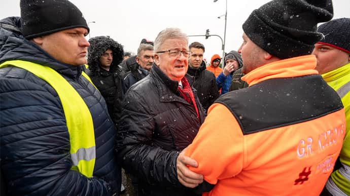 Polish agriculture minister appeals to farmers to unblock border checkpoints