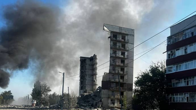 Russians hit 9-storey apartment block in Myrnohrad, Donetsk Oblast: 1 civilian killed, 4 injured – photo