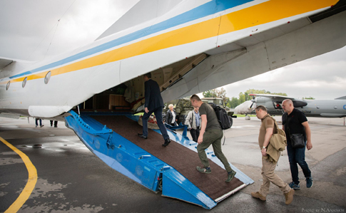 Члены ЦИК прилетели в округ на Донбассе, чтобы забрать документацию