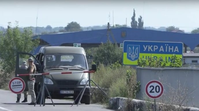 Знаки на авто: жителів Придністров'я не пускають в Україну, у РФ обурені