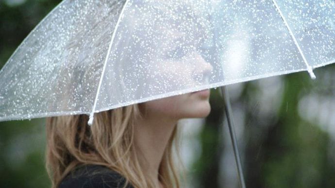 Синоптики бояться кислотних дощів після аварії на Рівнеазоті: ходіть із парасолями