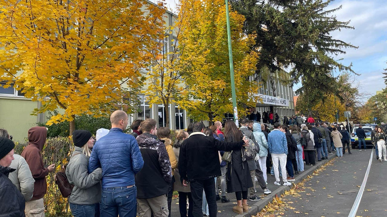 Bomb threats reported at four Moldovan polling stations in Sandu-supporting diaspora