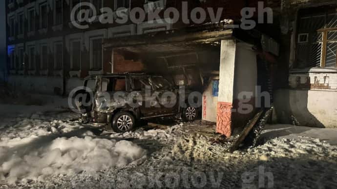 Man crashes into military enlistment office and sets his car on fire in Russia