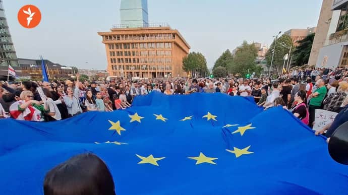 Fight breaks out at massive protest in Tbilisi against foreign agents law – video