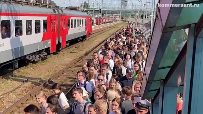 Вокзали Ростова переповнені людьми, не вистачає квитків – росЗМІ