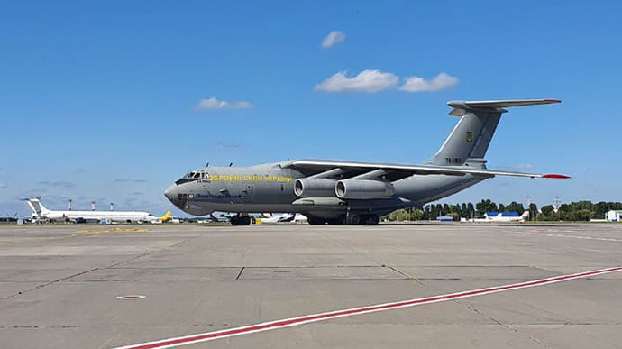 У Борисполі сів літак з евакуйованими з Афганістану, чекають ще на два