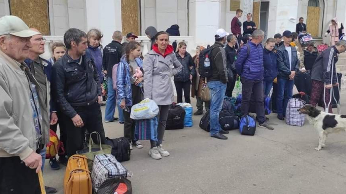 В Луганской области россияне обстреляли из Градов эвакуационный автобус
