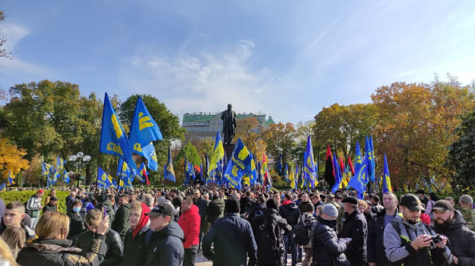 У центрі Києва починається марш до Дня захисників та захисниць