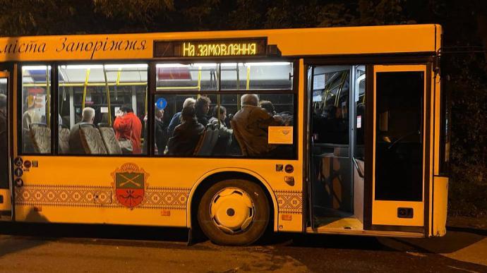 Обстріл Запоріжжя: кількість поранених зросла до 9, люди ночували в автобусі