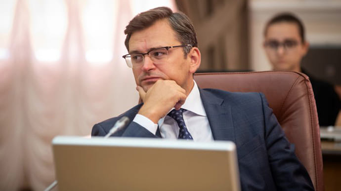 Кулеба ответил на слова премьера Словакии об обмене Закарпатья на вакцину