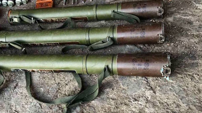 Машину полную оружия остановили гвардейцы в Донецкой области  