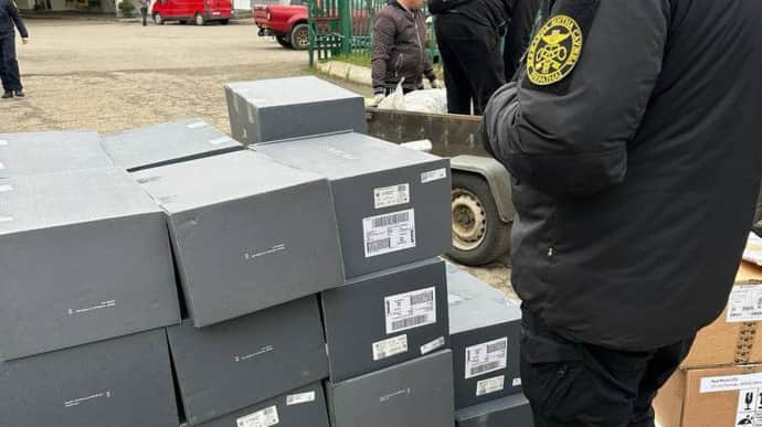 Львівські митники виявили незадекларованих Старлінків на 1 млн грн
