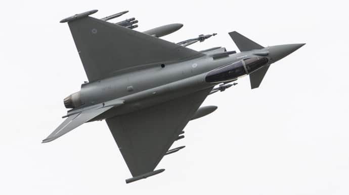 Великобританія відправить до Польщі винищувачі Typhoon