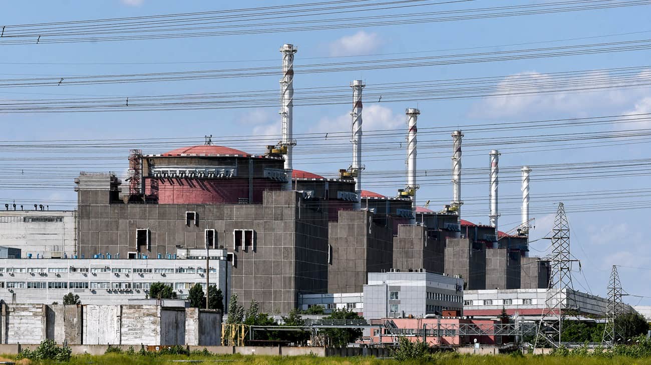 Power engineers repair damaged power line to Zaporizhzhia Nuclear Power Plant