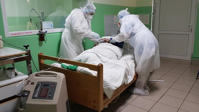 В киевских больницах более 2 тысяч больных COVID, из них 1324 – тяжелые