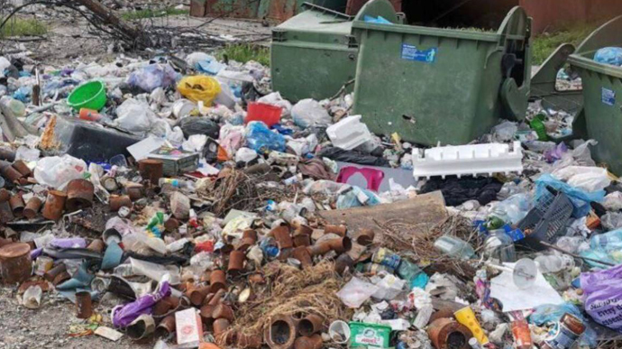 Крім окупантів, Маріуполь заполонили тонни сміття – мер