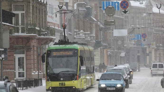 Негода зупинила електротранспорт у Львові 