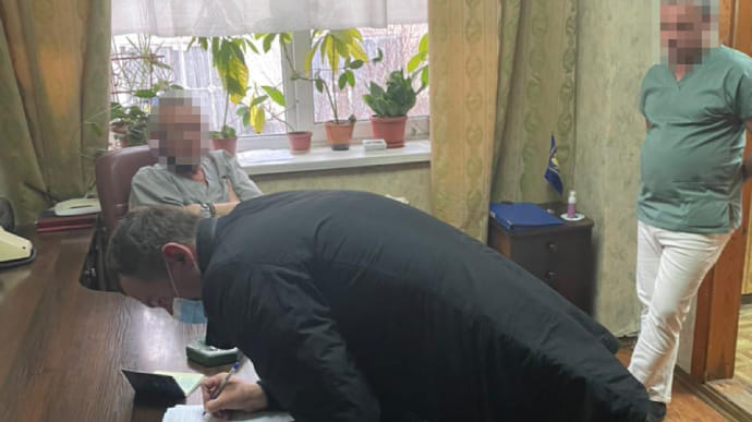 В Киеве врачи зарабатывали на умерших от COVID-19