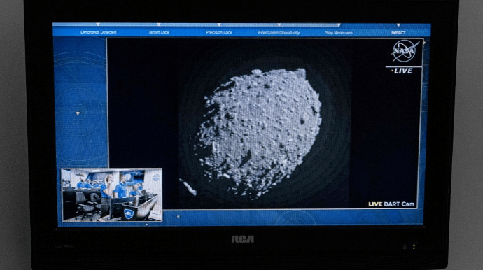 Апарат NASA навмисне врізався в астероїд, аби змінити його траєкторію