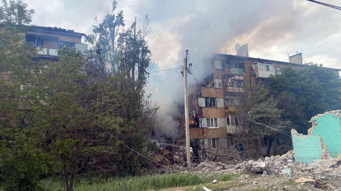 Donetsk Oblast: Russians fire on 12 settlements, killing and wounding people