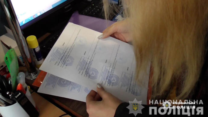 Лікарі торгували фальшивими covid-сертифікатами на Вінниччині 