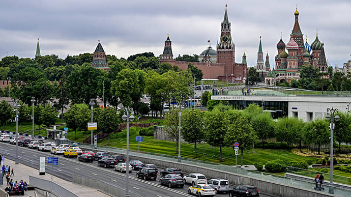 В Москві понеділок оголосили вихідним днем та закликали не їздити по місту