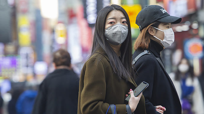 В двух городах Китая ввели локдаун из-за вспышки коронавируса