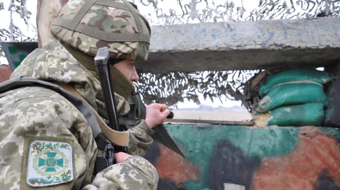 Боевики обстреляли из гранатомета пункт пропуска Марьинка