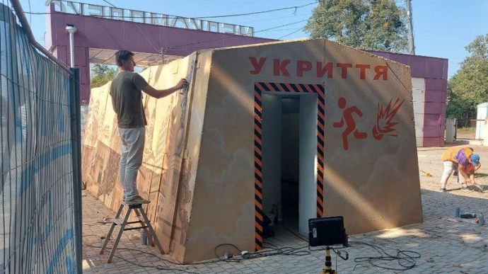 First air raid shelter installed on transport stop in Kharkiv
