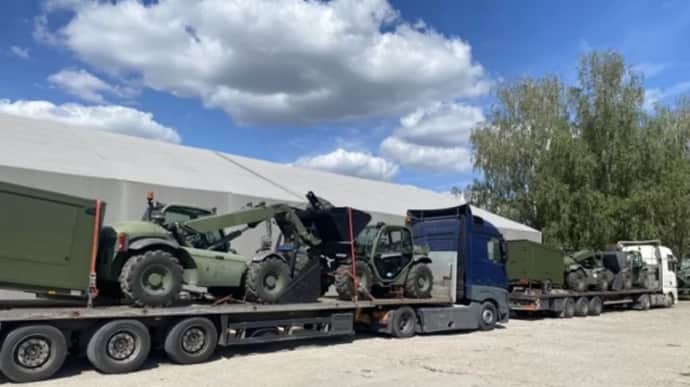 Lithuania delivers loaders and trailers for Ukraine's Armed Forces